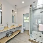 Luxury - - With Jacuzzi Holiday home *